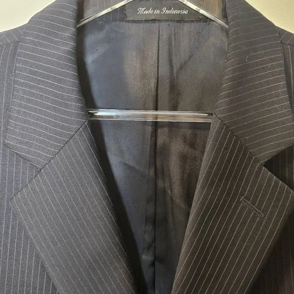 Calvin Klein Sport Coat Blazer Pinstripe Black 100% Wool 3 button Flap Pocket Me